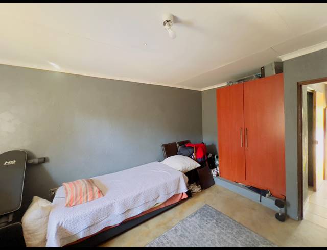 4 BEDROOM HOUSE FOR SALE IN SONHEUWEL EXT 1